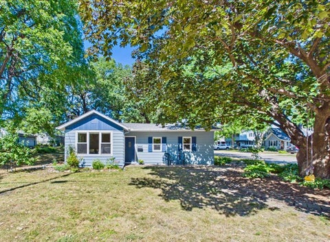 Homes For Sale - 2379 Roselawn Avenue<br/> Lauderdale, MN 55113