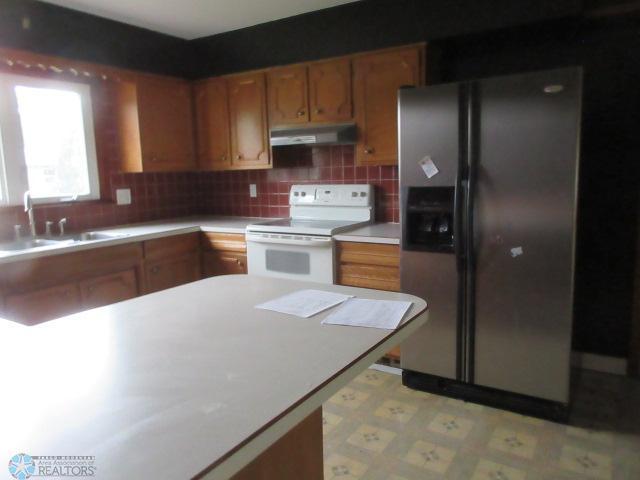 Barnesville, Minnesota 56514, United States, 3 Bedrooms Bedrooms, ,2 BathroomsBathrooms,Residential,Pending,55000