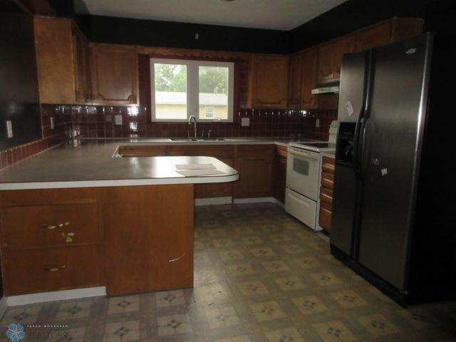 Barnesville, Minnesota 56514, United States, 3 Bedrooms Bedrooms, ,2 BathroomsBathrooms,Residential,Pending,55000
