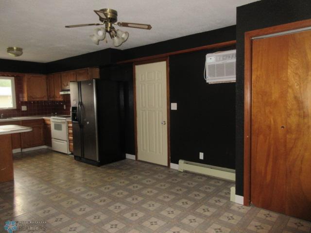 Barnesville, Minnesota 56514, United States, 3 Bedrooms Bedrooms, ,2 BathroomsBathrooms,Residential,Pending,55000