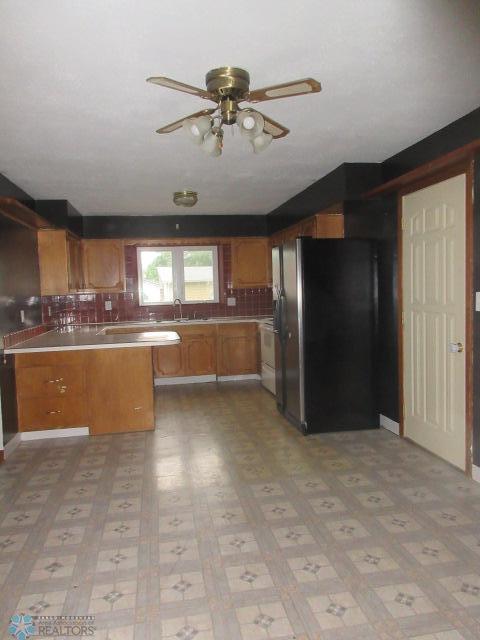 Barnesville, Minnesota 56514, United States, 3 Bedrooms Bedrooms, ,2 BathroomsBathrooms,Residential,Pending,55000