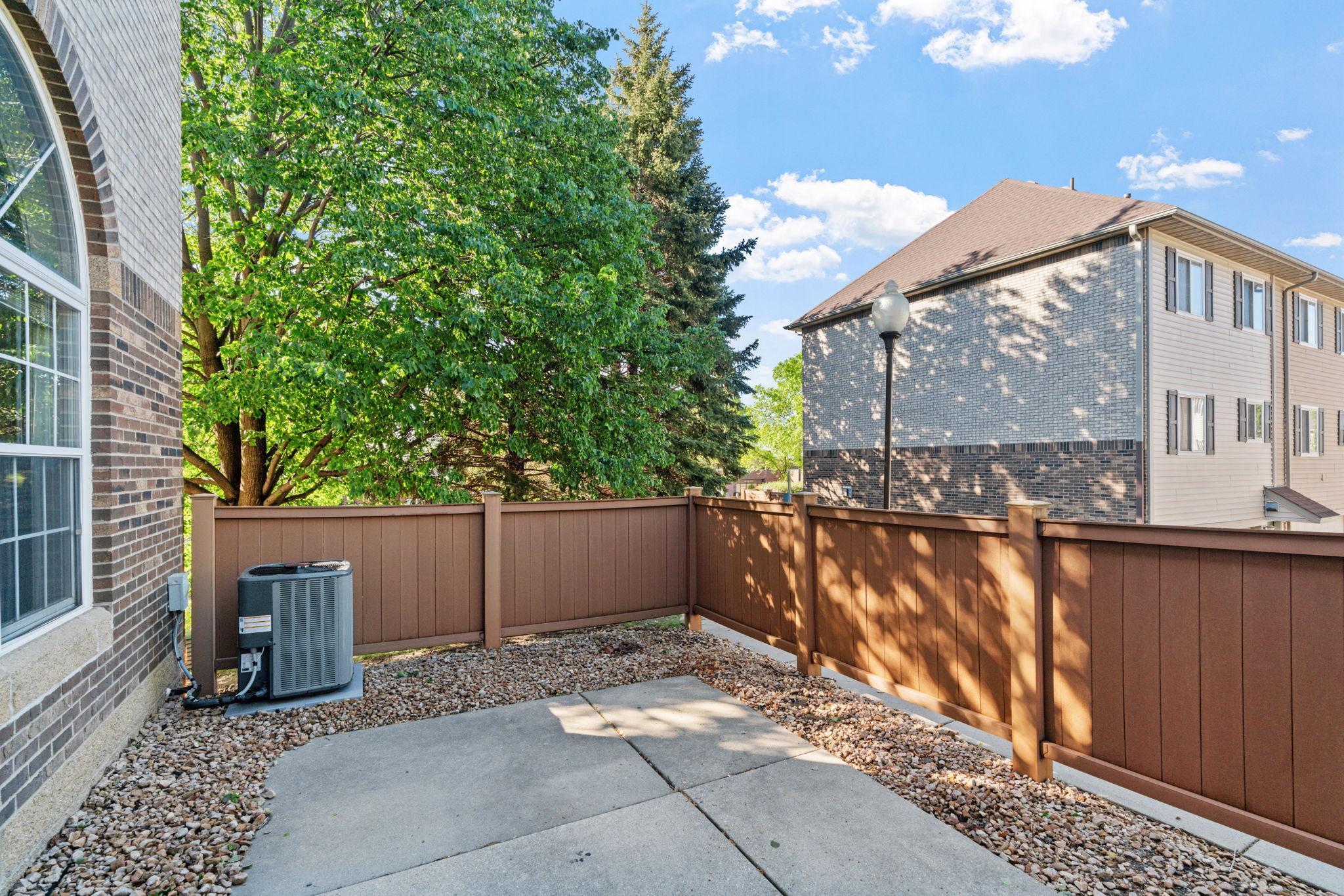 6561 Regency Lane, Eden Prairie, Minnesota image 6