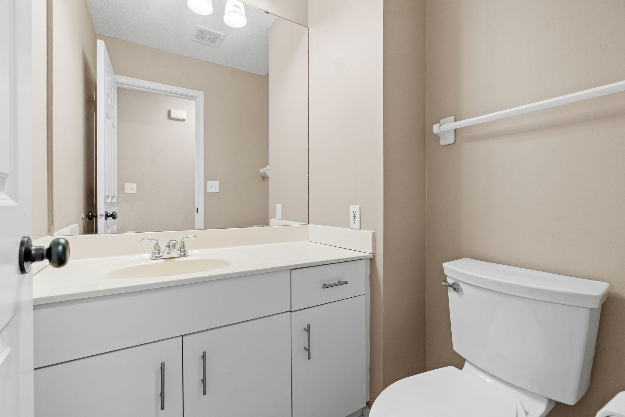 6561 Regency Lane, Eden Prairie, Minnesota image 24