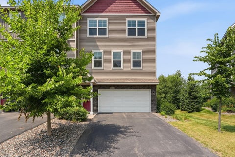 Townhouse For Sale - 9669 Olive Lane<br/> Hennepin County, Maple Grove, MN 55311