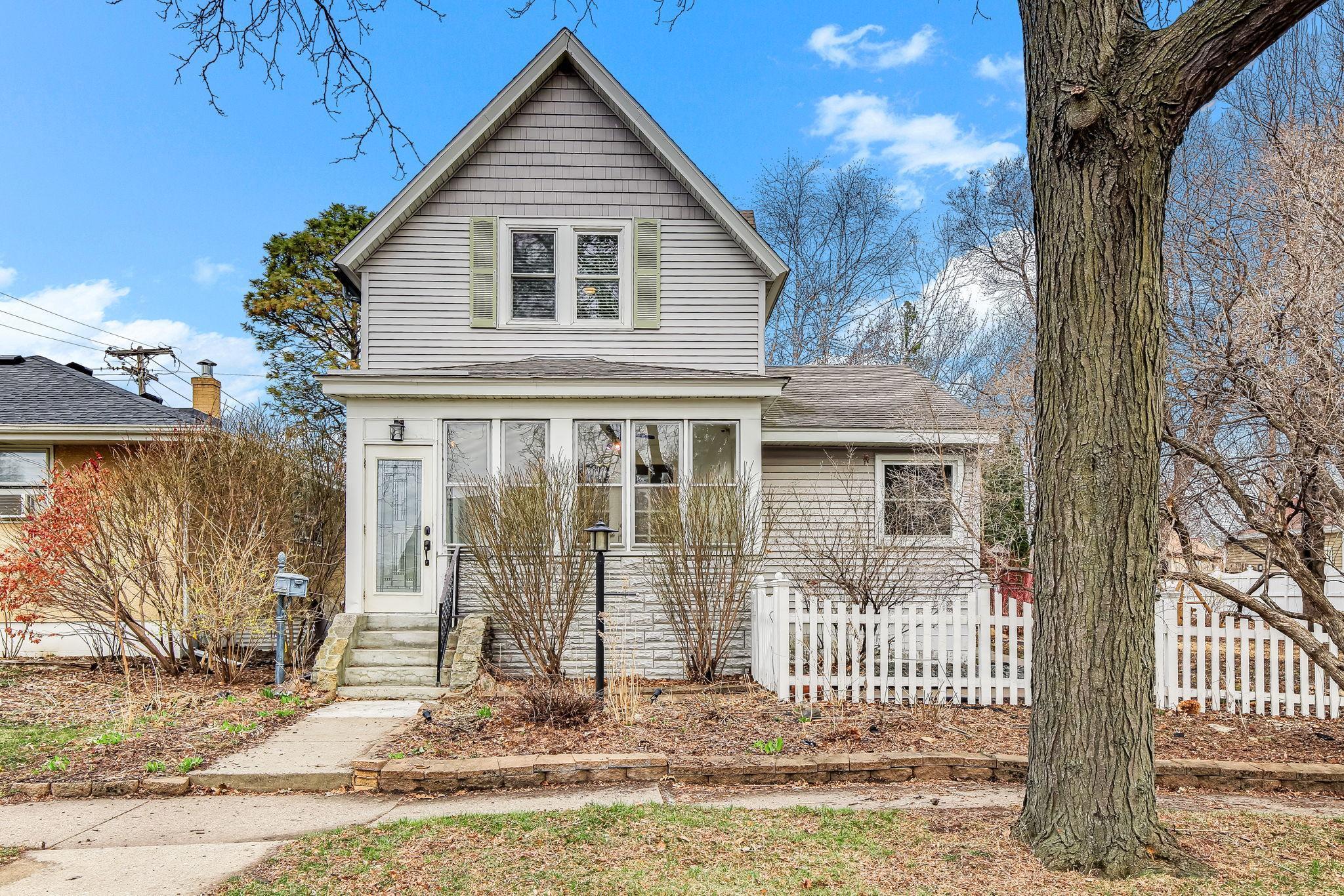 1-web-or-mls-1569-W-Race-St-01.jpg