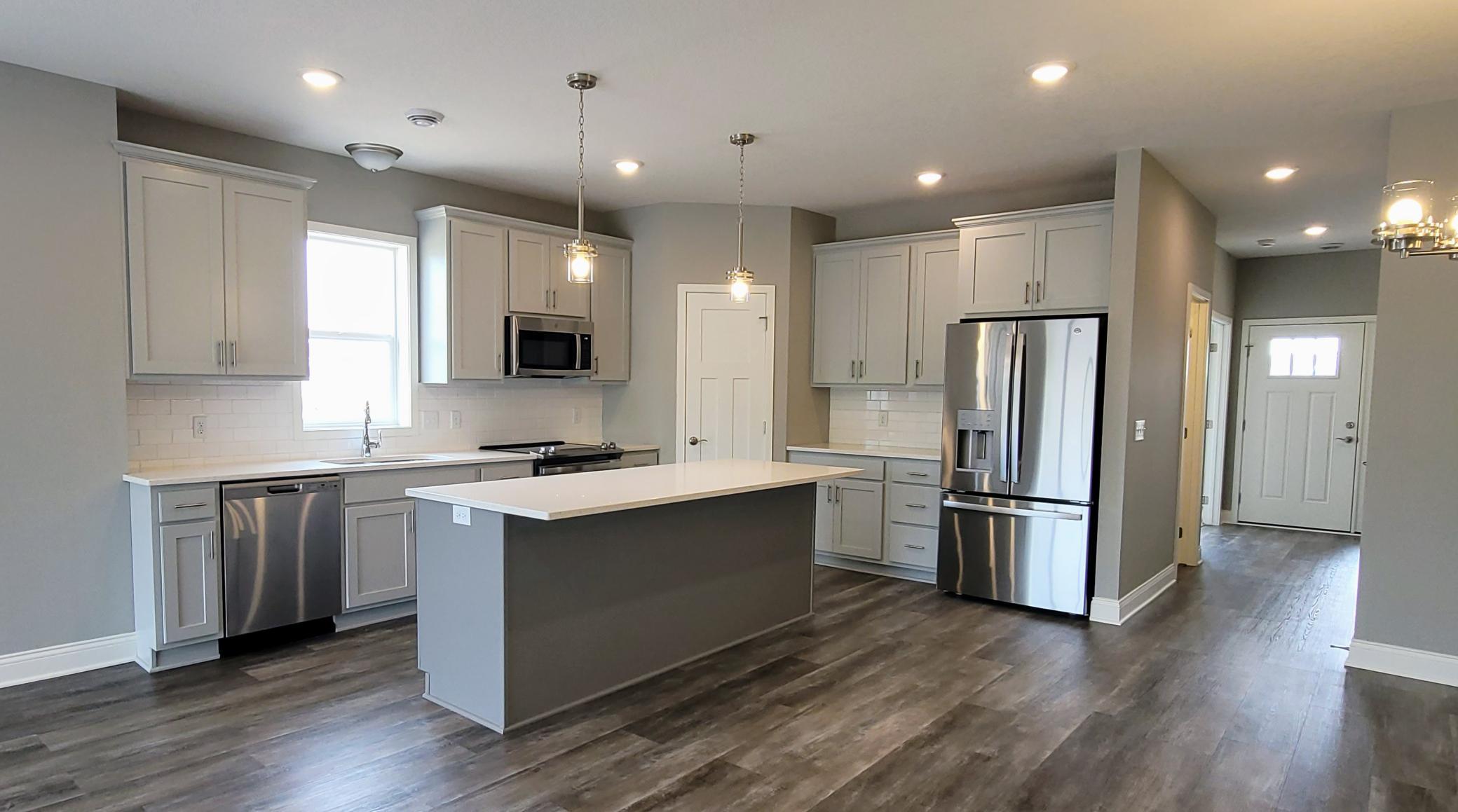 19053 Cloverleaf Way, Farmington, Minnesota image 2