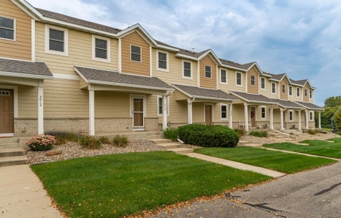 Townhouse For Sale - 5010 Harvest Lake Drive<br/> Olmsted County, Rochester, MN 55901