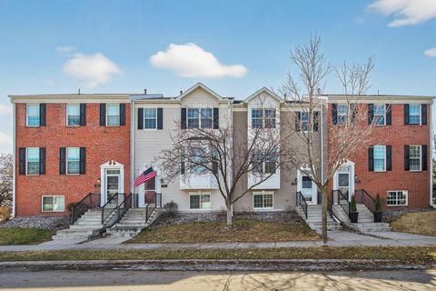 Townhouse For Sale - 8506 Grove Circle<br/> Shakopee, MN 55379