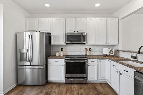 Townhouse For Sale - 8506 Grove Circle<br/> Shakopee, MN 55379