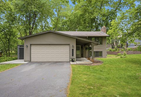 Homes For Sale - 15074 Woodhill Trail<br/> Eden Prairie, MN 55346
