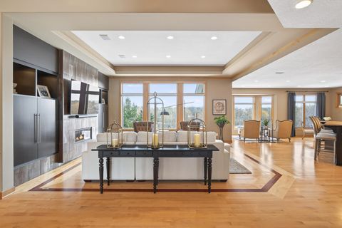 Homes For Sale - 21115 Ridgewood Trail<br/> Lakeville, MN 55044