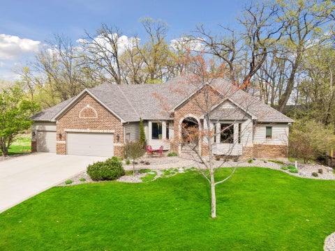 Homes For Sale - 2865 Autumn Woods Drive<br/> Chaska, MN 55318