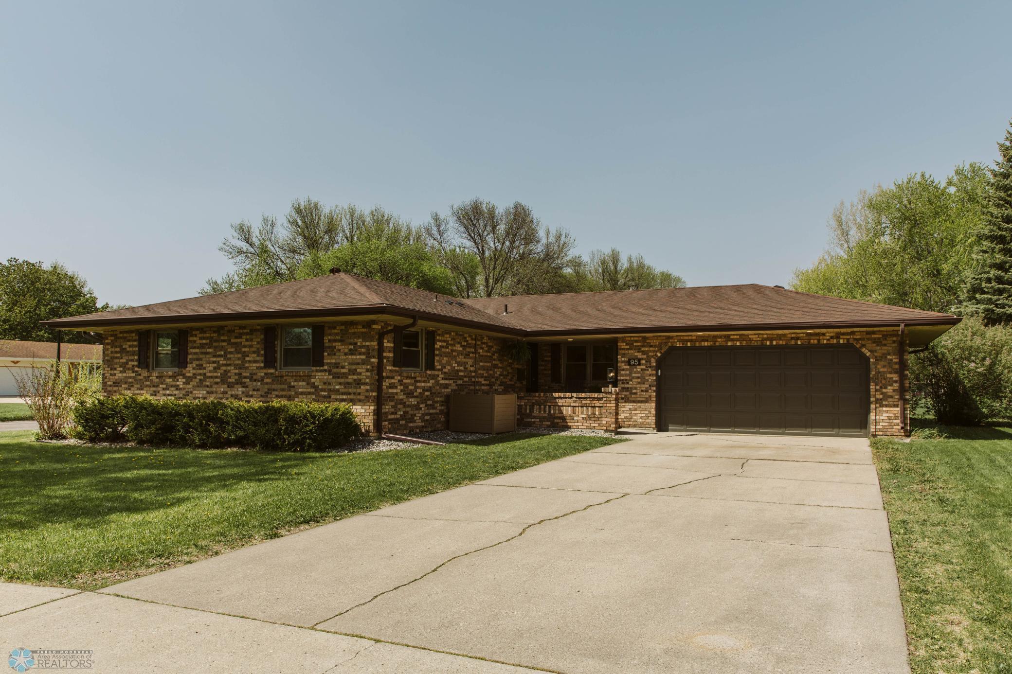 95 N Forest Avenue, Fargo, North Dakota image 1