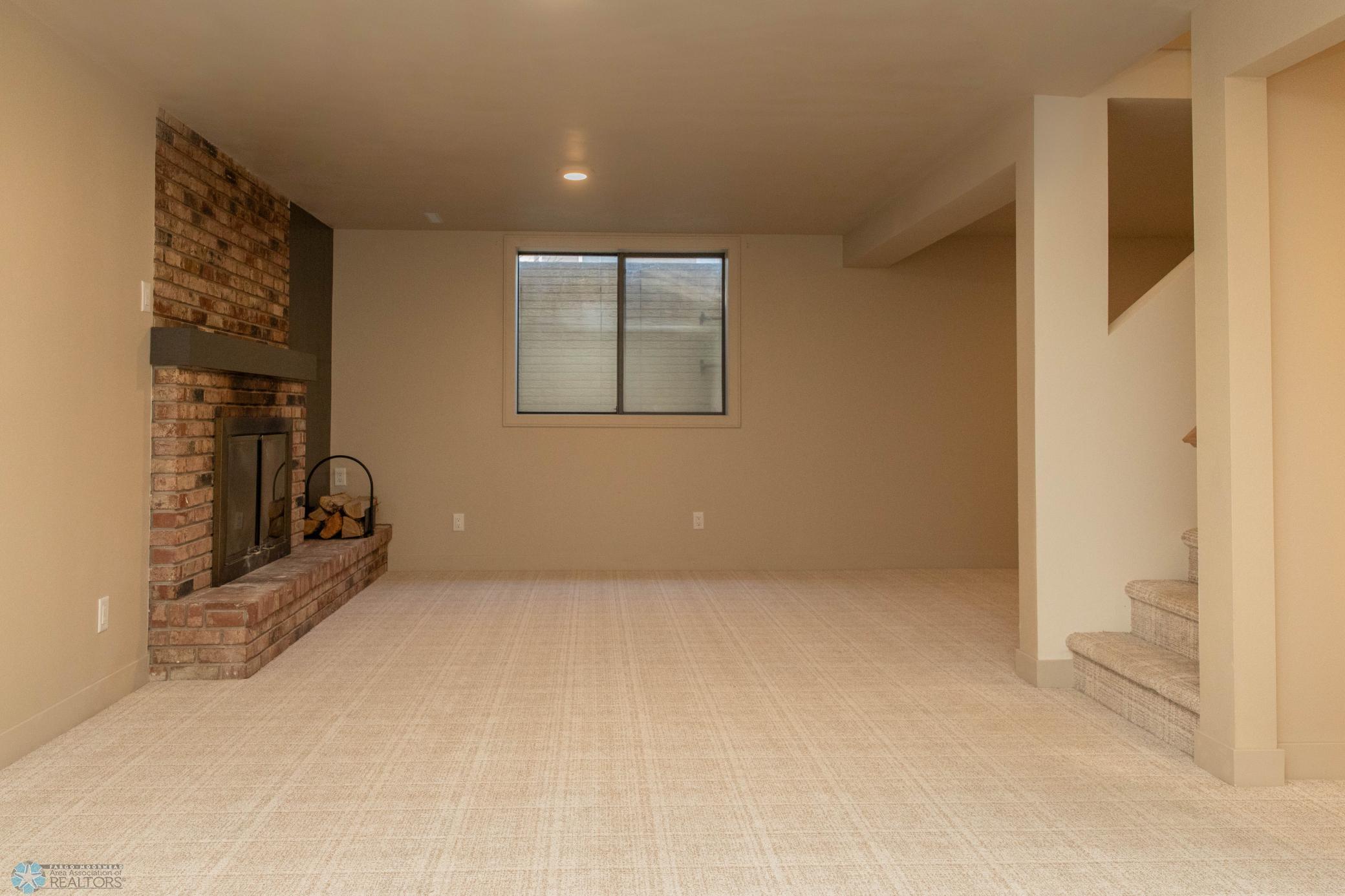 95 N Forest Avenue, Fargo, North Dakota image 42