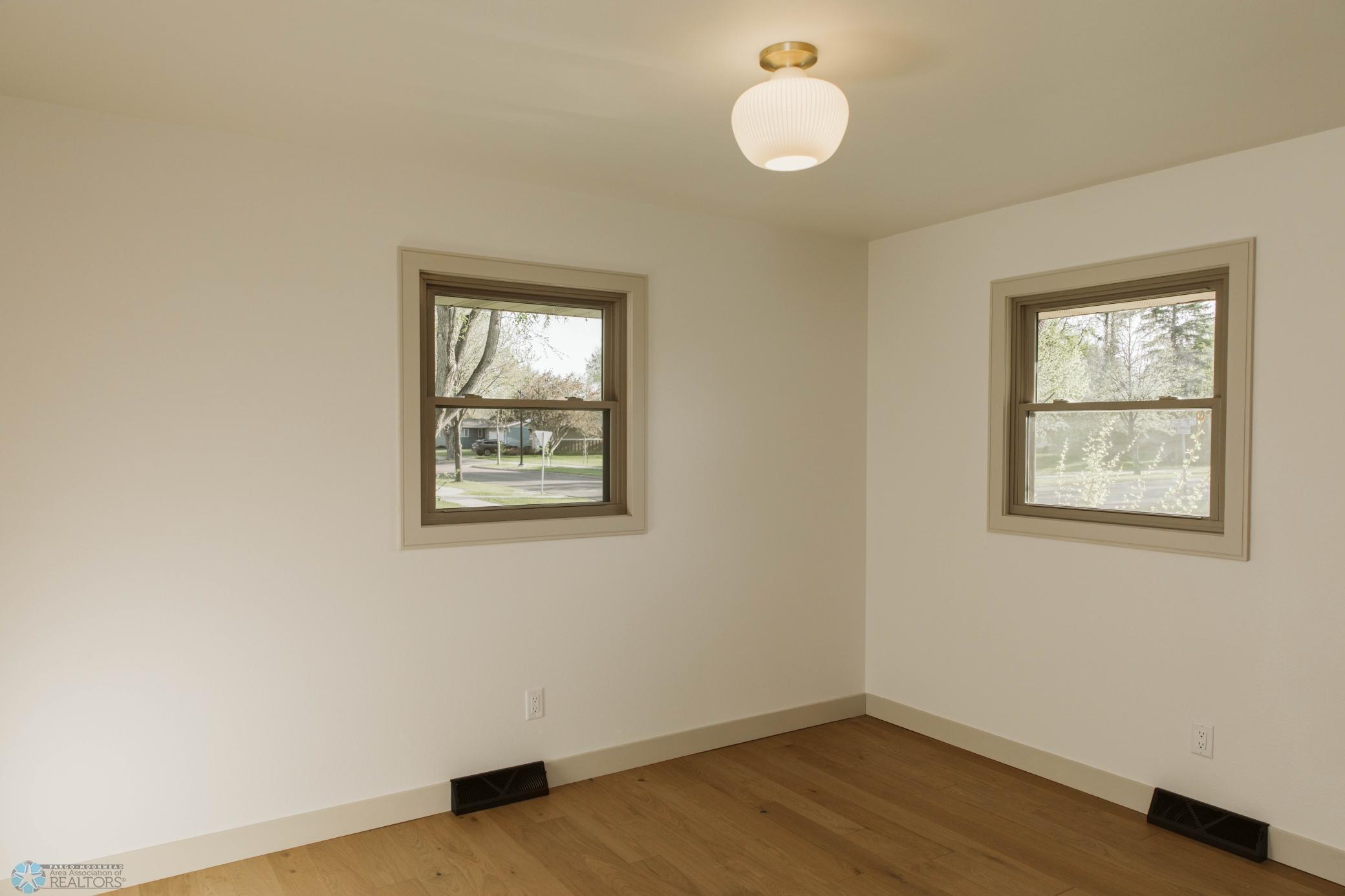 95 N Forest Avenue, Fargo, North Dakota image 36