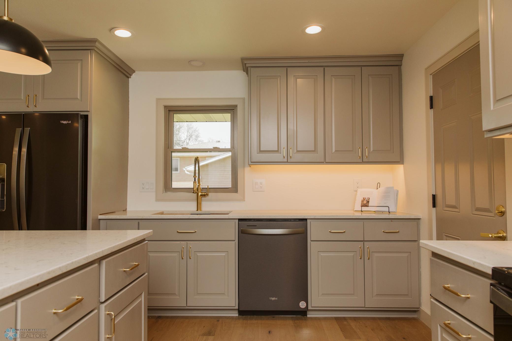 95 N Forest Avenue, Fargo, North Dakota image 13