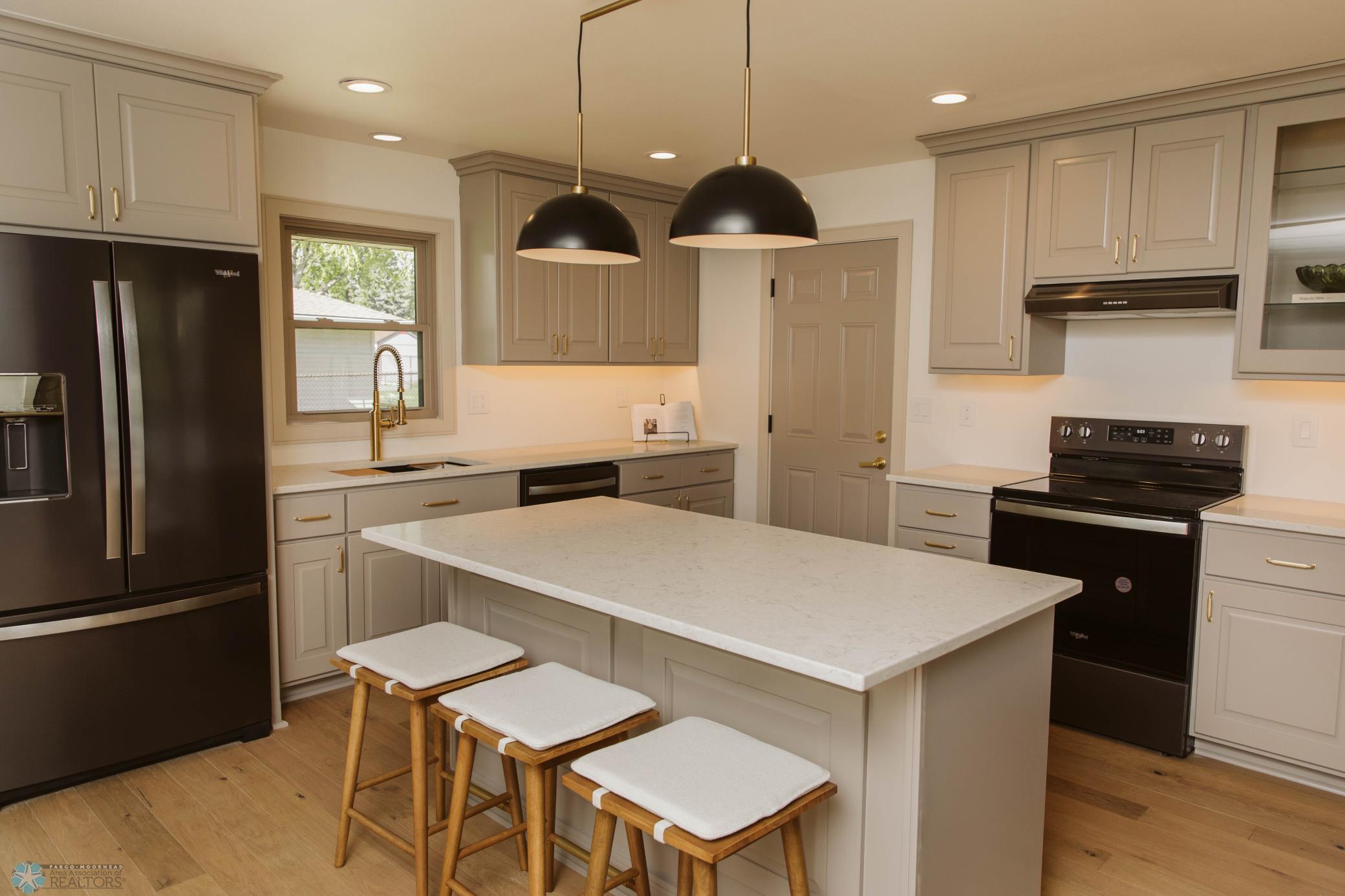 95 N Forest Avenue, Fargo, North Dakota image 11