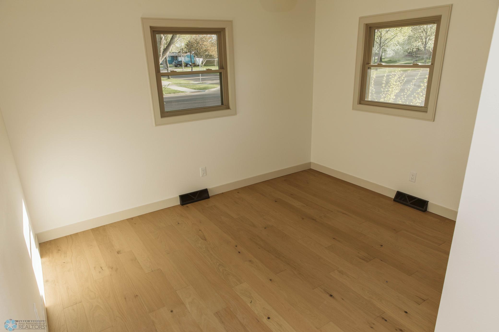 95 N Forest Avenue, Fargo, North Dakota image 34