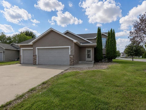 Homes For Sale - 100 Olympic Court<br/> Mankato, MN 56001