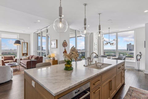 Condo For Sale - 1111 W River Parkway<br/> Minneapolis, MN 55415