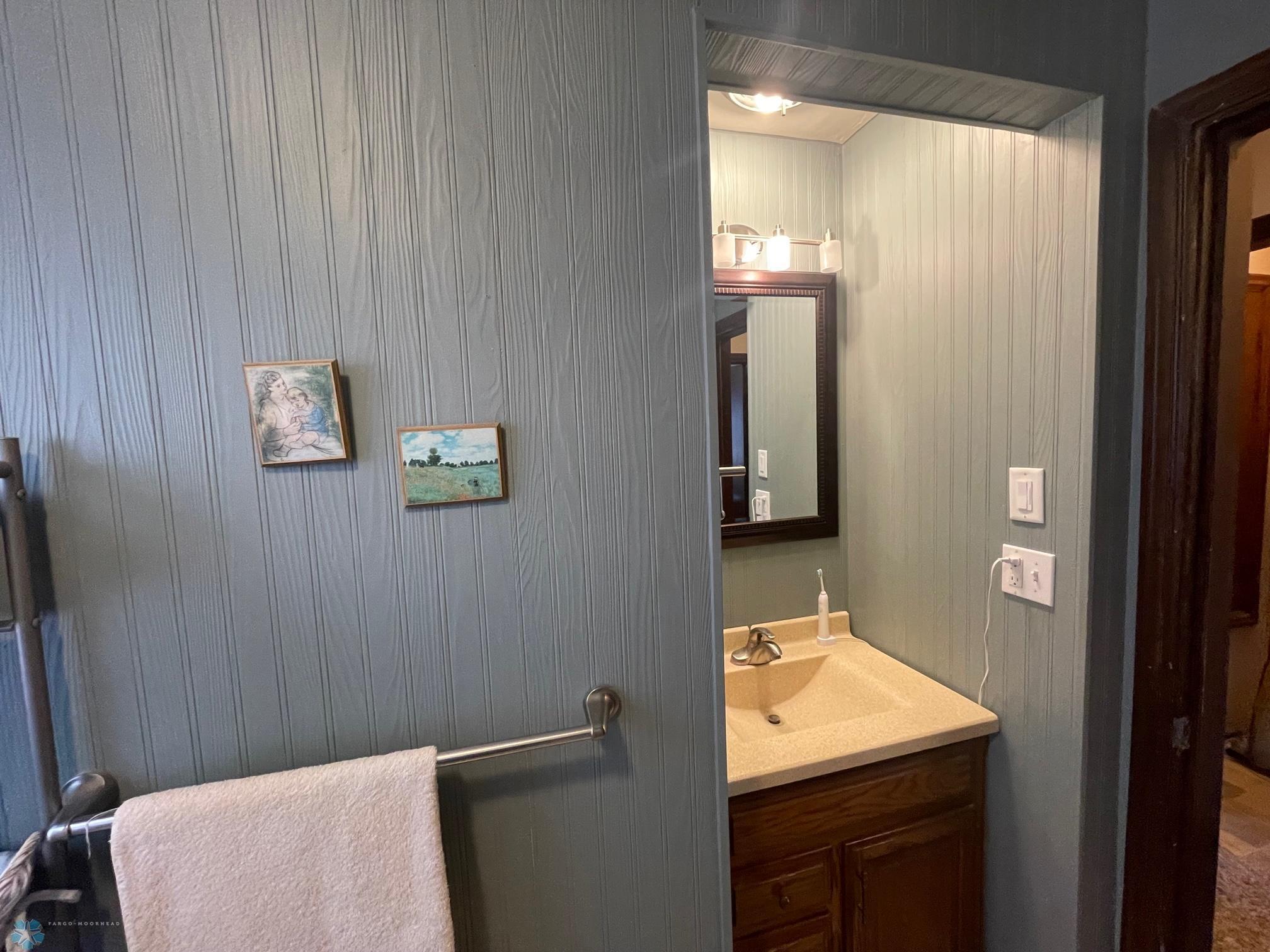 408 Elm Avenue, Wyndmere, North Dakota image 6