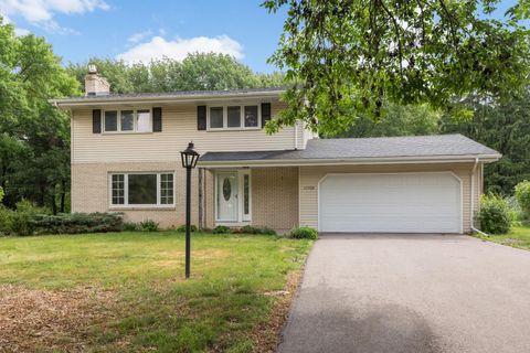 Homes For Sale - 10928 London Drive<br/> Burnsville, MN 55337