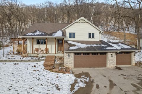 Homes For Sale - 134 Mc Intosh Road<br/> La Crescent, MN 55947