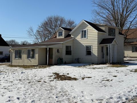 Homes For Sale - 301 4th Street<br/> Pine Island, MN 55963