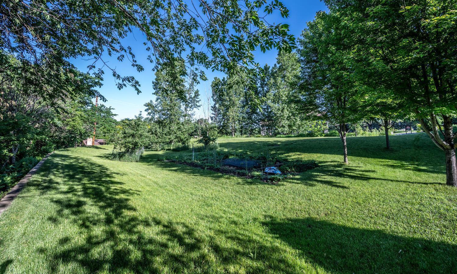 450x Overlook Drive, Minneapolis, Minnesota image 6