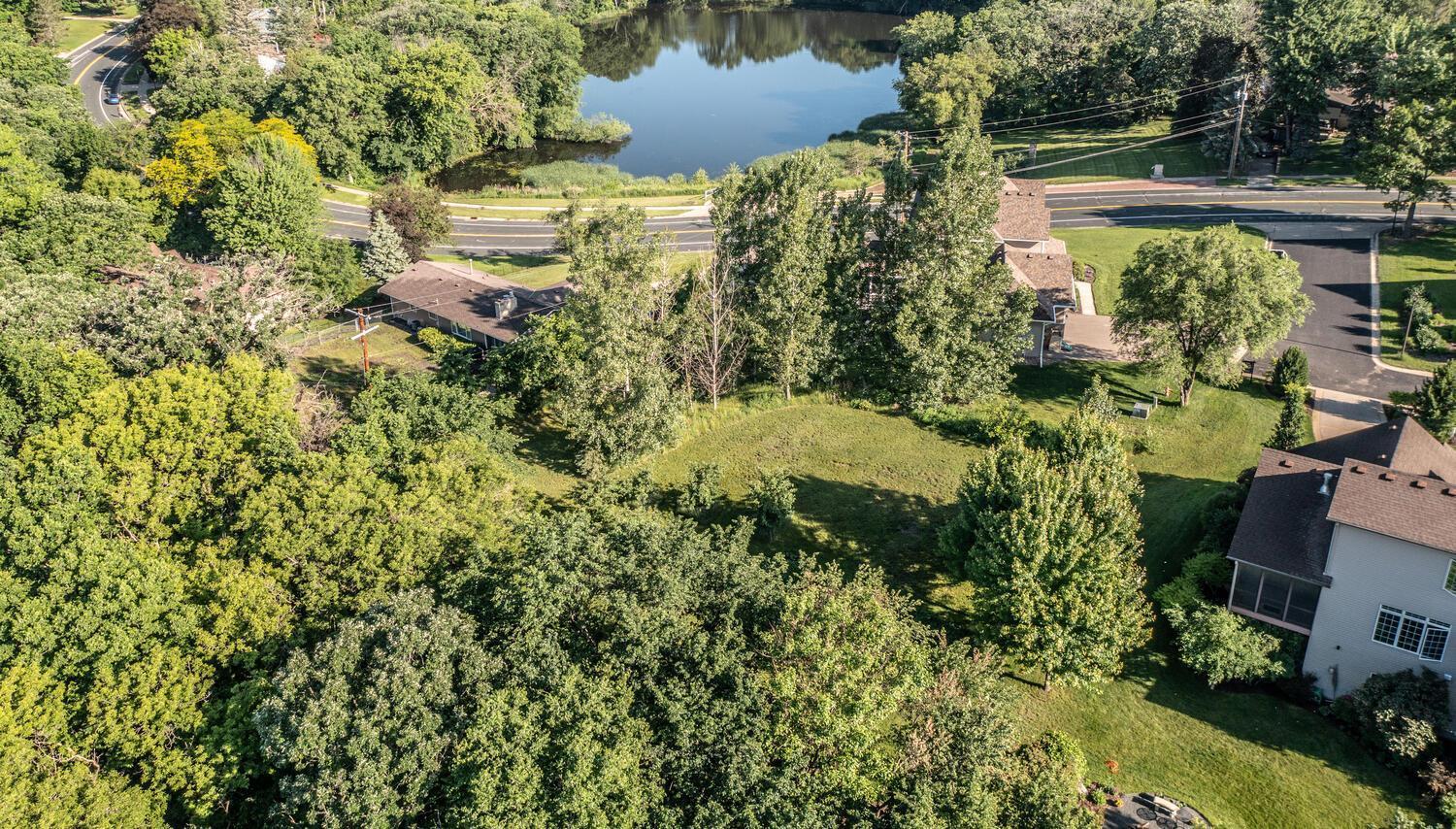 450x Overlook Drive, Minneapolis, Minnesota image 4