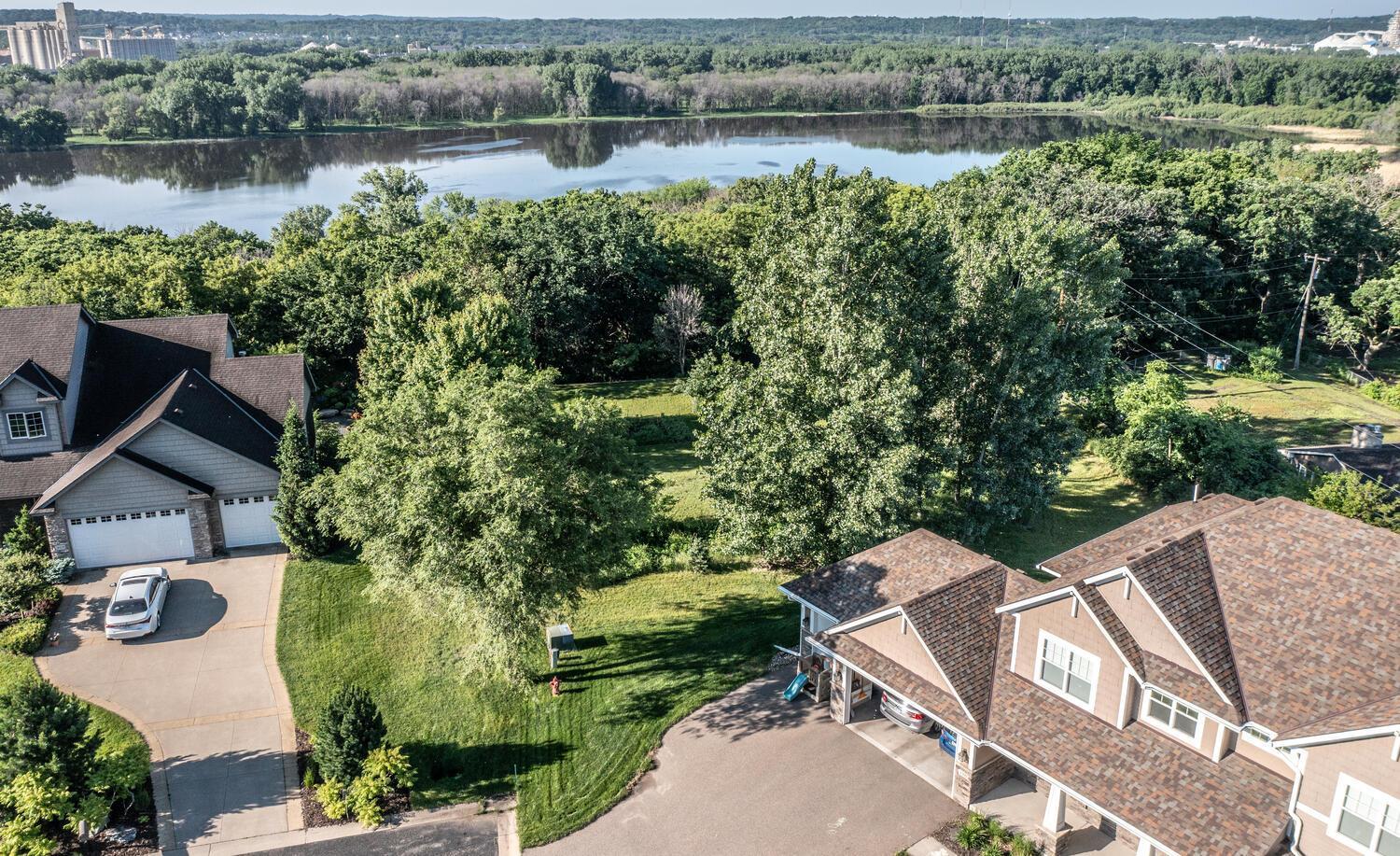 450x Overlook Drive, Minneapolis, Minnesota image 1