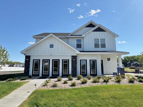 Homes For Sale - 2606 Green Ash Avenue<br/> Shakopee, MN 55379