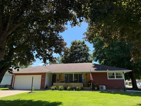 Homes For Sale - 498 7th Street<br/> Faribault County, Wells, MN 56097