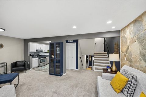 Condo For Sale - 8928 Neill Lake Road<br/> Eden Prairie, MN 55347