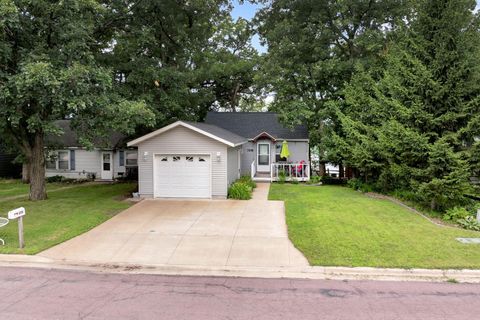 Homes For Sale - 358 E Amber Lake Drive<br/> Fairmont, MN 56031