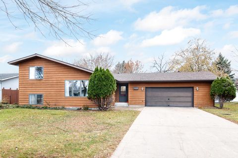 Homes For Sale - 2102 23rd Avenue<br/> Fargo, ND 58103