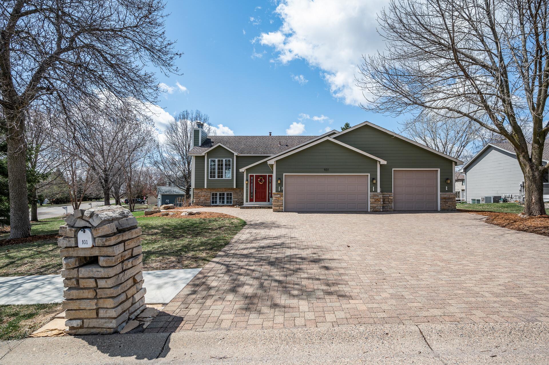 931 Saddlebrook Trail, Chanhassen, Minnesota image 1