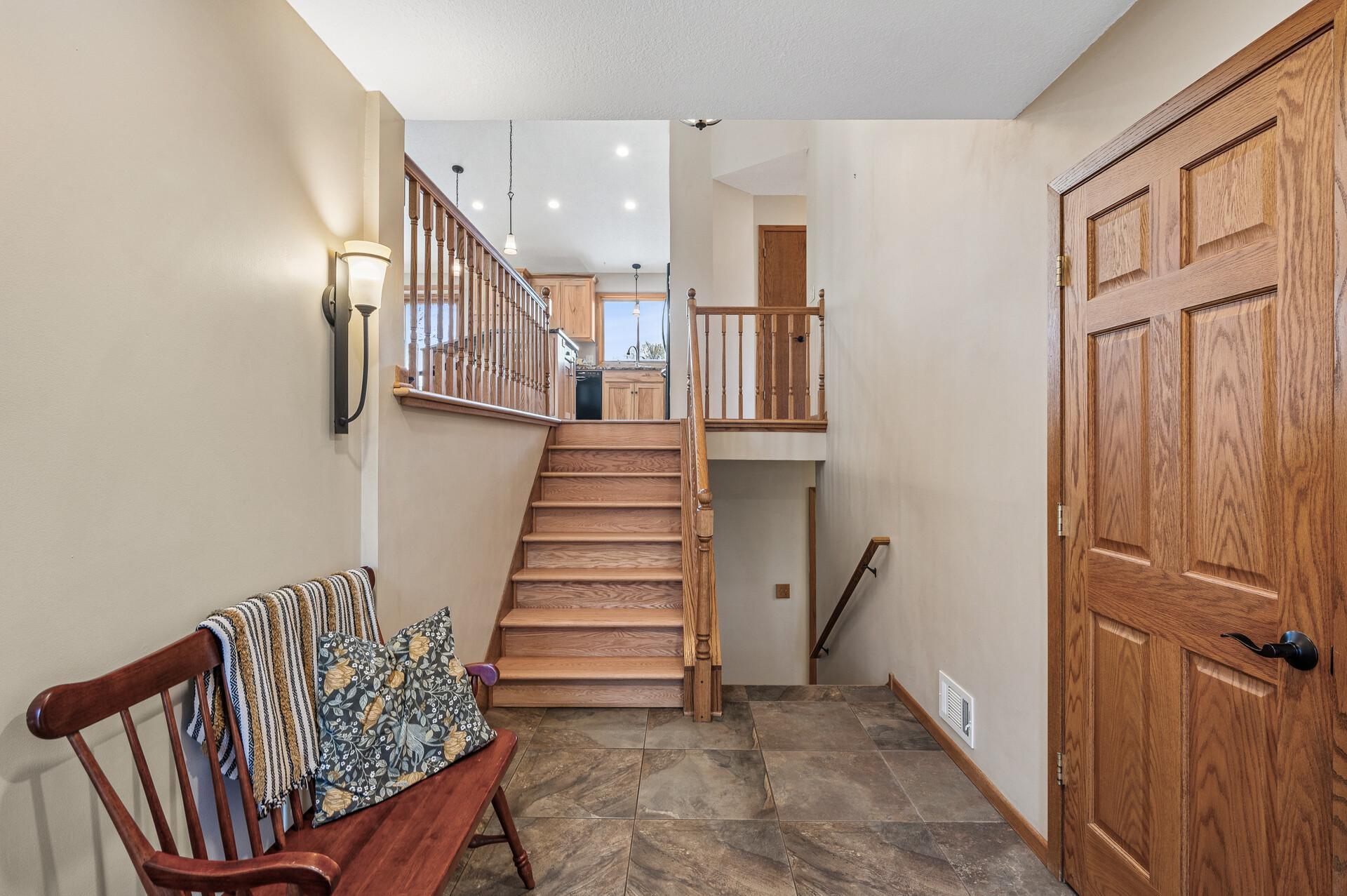 931 Saddlebrook Trail, Chanhassen, Minnesota image 6