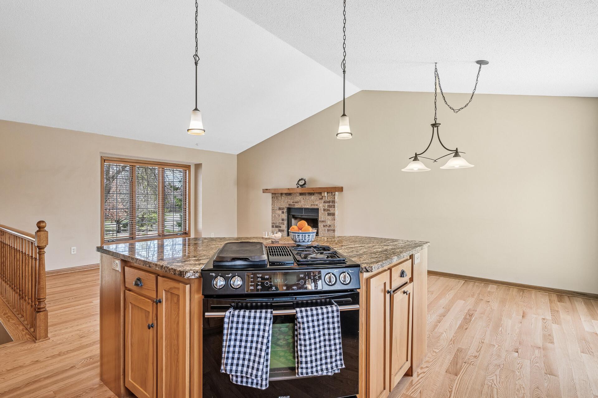 931 Saddlebrook Trail, Chanhassen, Minnesota image 13
