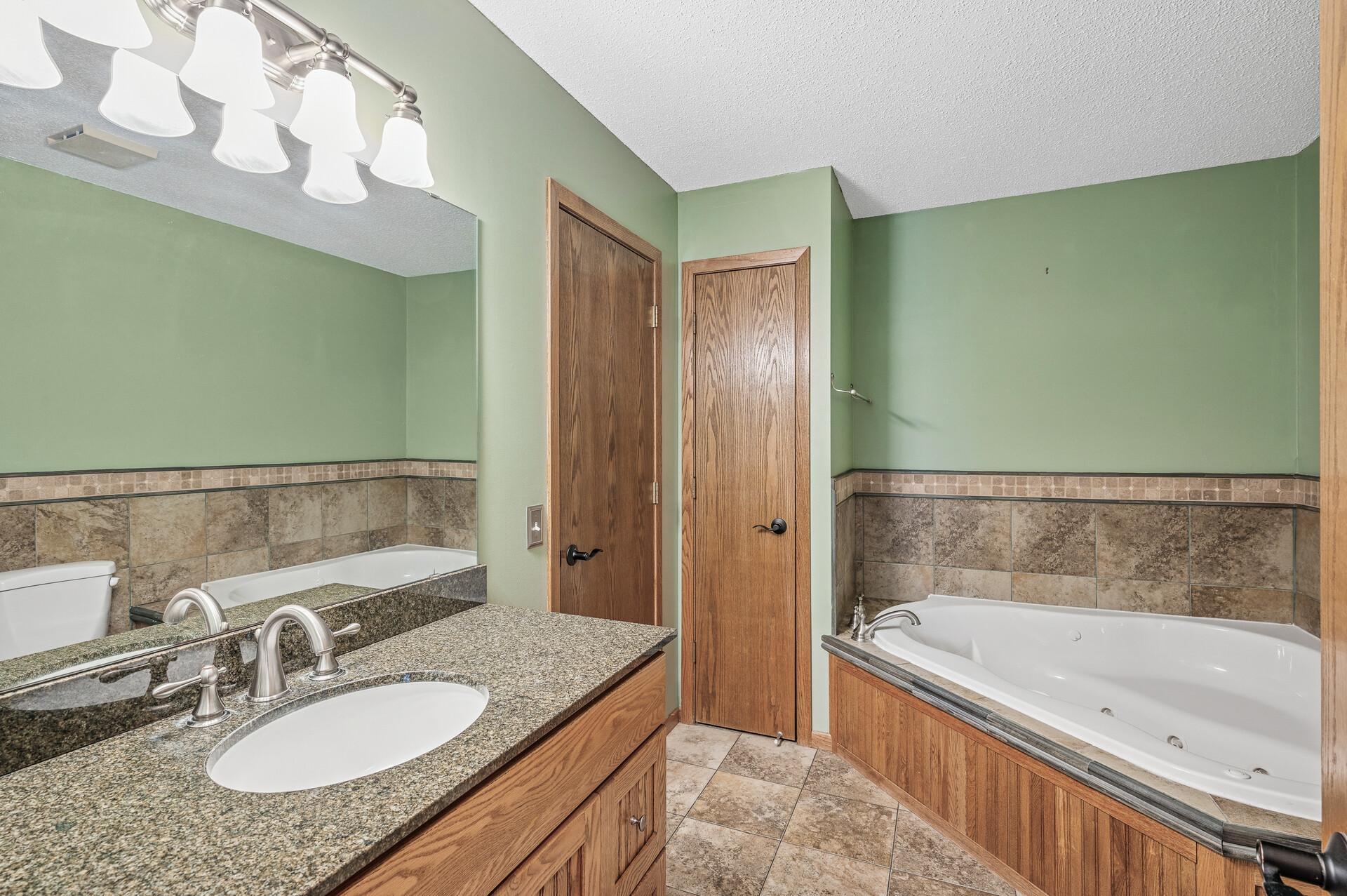 931 Saddlebrook Trail, Chanhassen, Minnesota image 16