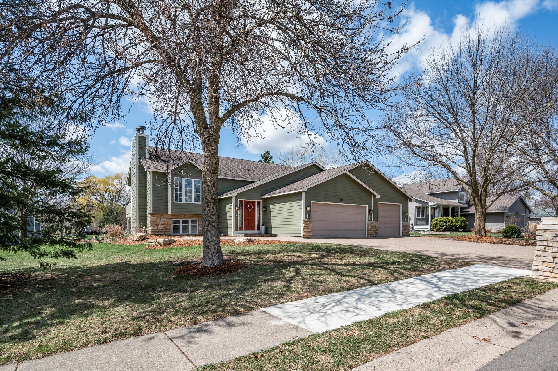 931 Saddlebrook Trail, Chanhassen, Minnesota image 2