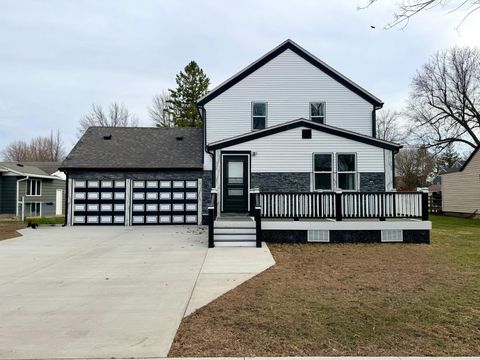 Homes For Sale - 120 W Okabena Street<br/> Nobles County, Worthington, MN 56187