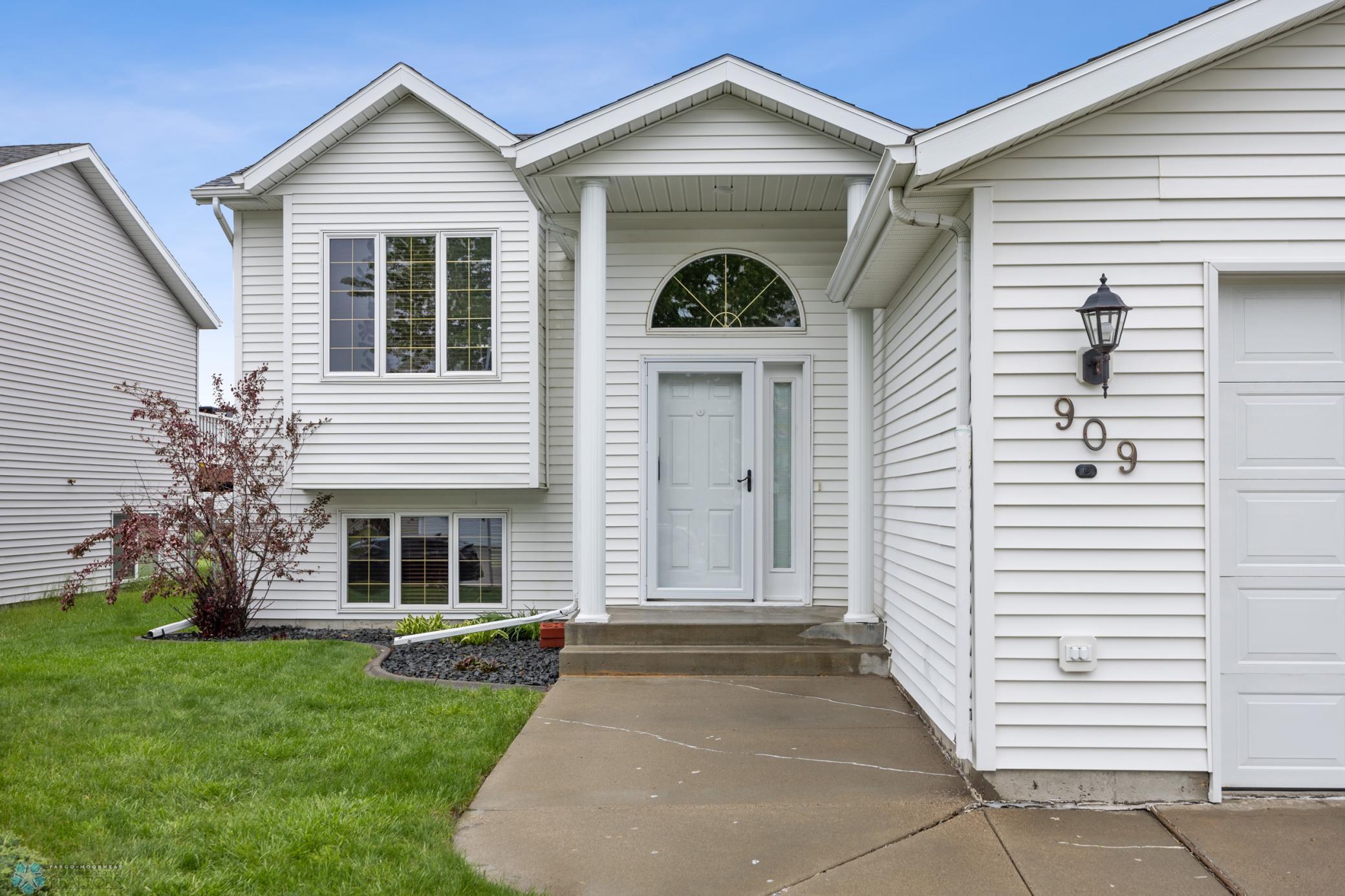 909 Homestead Court, West Fargo, North Dakota image 3