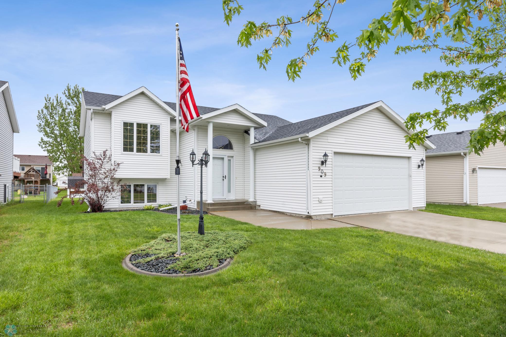 909 Homestead Court, West Fargo, North Dakota image 1