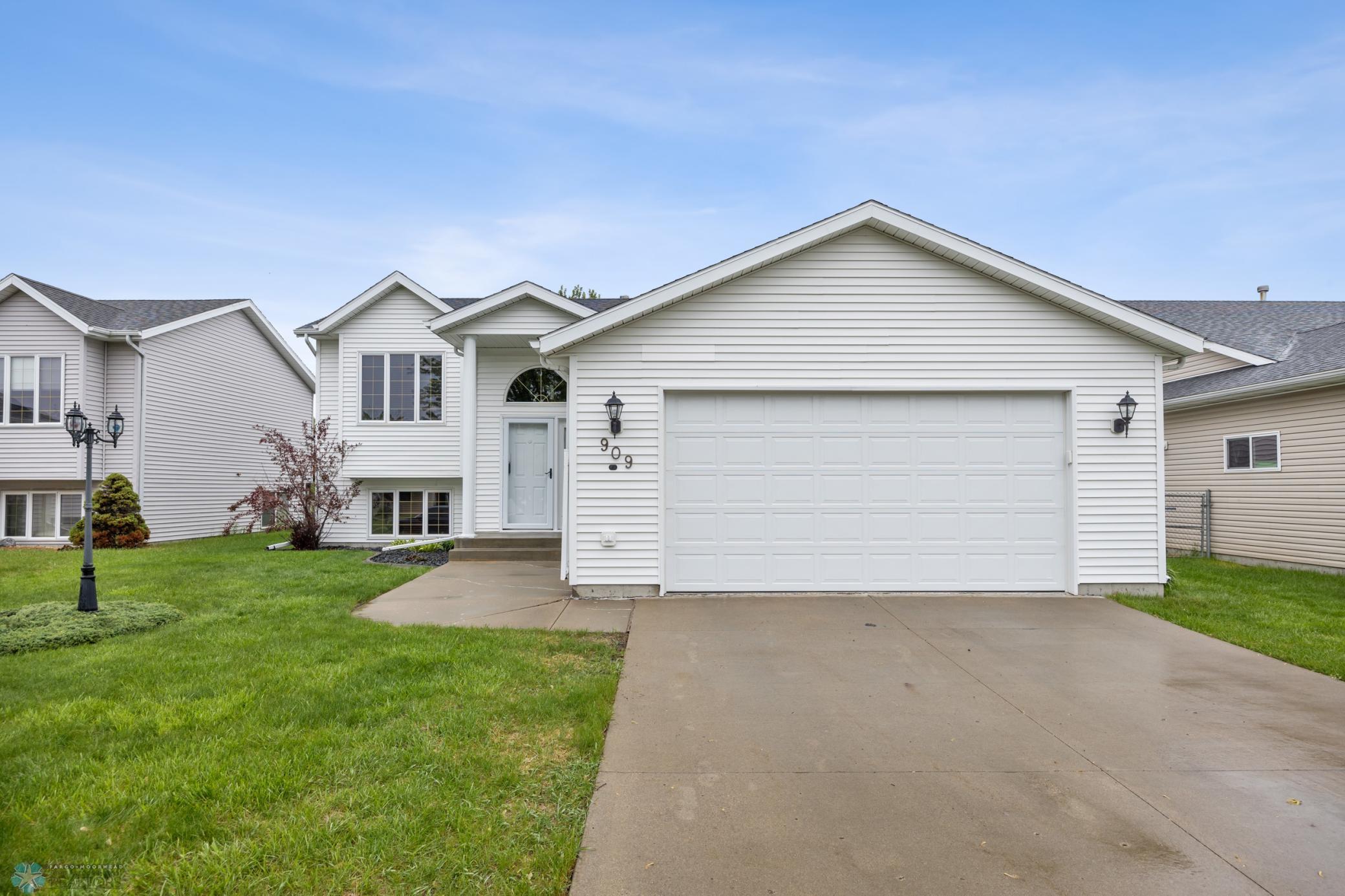 909 Homestead Court, West Fargo, North Dakota image 2
