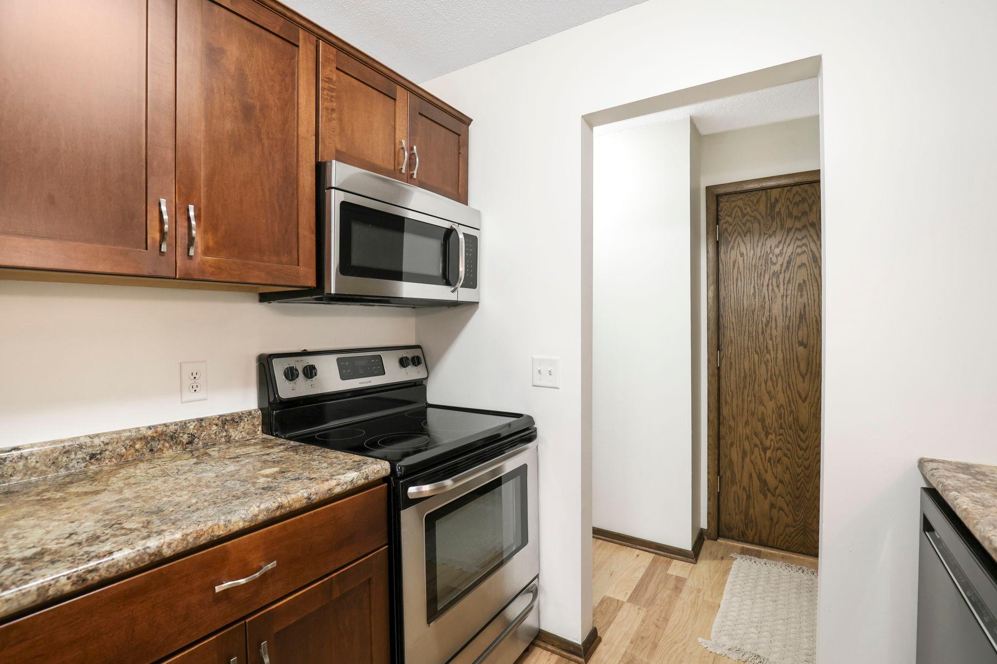 205 Barry Avenue #208, Wayzata, Minnesota image 11