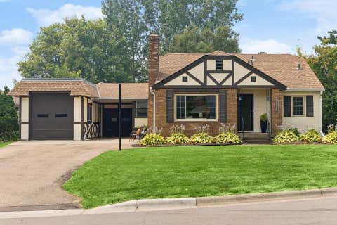 Homes For Sale - 2123 Fairways Lane<br/> Ramsey County, Saint Paul, MN 55113