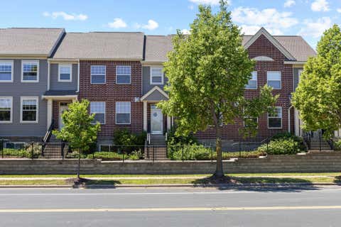 Townhouse For Sale - 8334 Labont Way<br/> Hennepin County, Eden Prairie, MN 55344