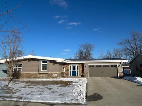 Homes For Sale - 1026 6th Avenue<br/> Barnes County, Valley City, ND 58072