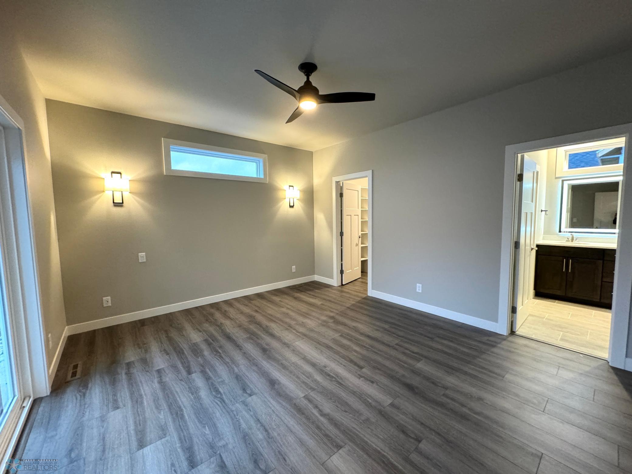 West Fargo, North Dakota 58078, United States, 2 Bedrooms Bedrooms, ,3 BathroomsBathrooms,Residential,Pending,36181